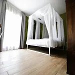 Quaint Boutique 3*
