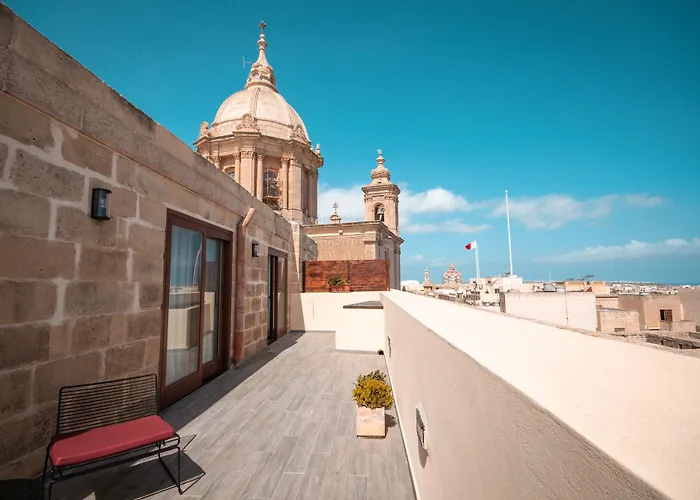 Quaint Boutique Надур