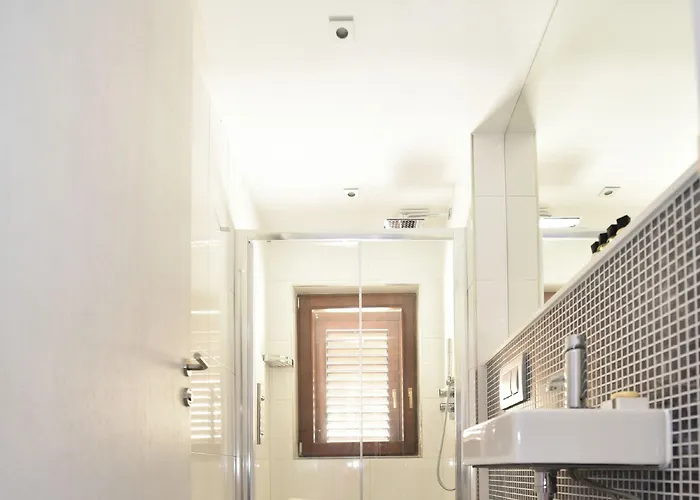 Quaint Boutique Отель Надур